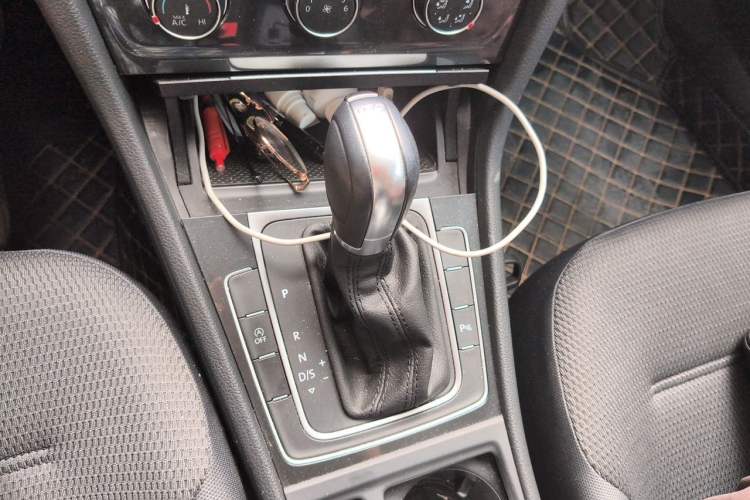 Used Volkswagen Golf 2019 1.8TSI Travel Edition Gear Lever