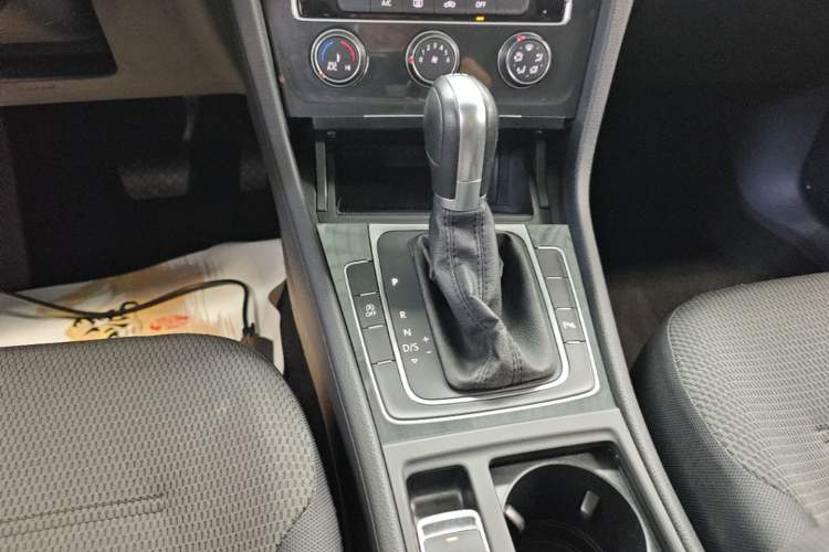 Used Volkswagen Golf 2019 1.8TSI Travel Edition Gear Lever