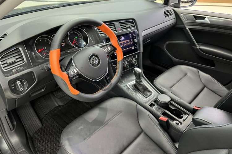 Used Volkswagen Golf 2019 1.8TSI Travel Edition Interior 1