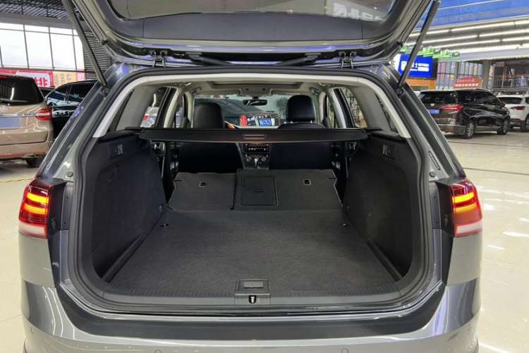 Used Volkswagen Golf 2019 1.8TSI Travel Edition Interior 3