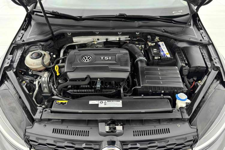 Used Volkswagen Golf 2019 1.8TSI Travel Edition Interior 7