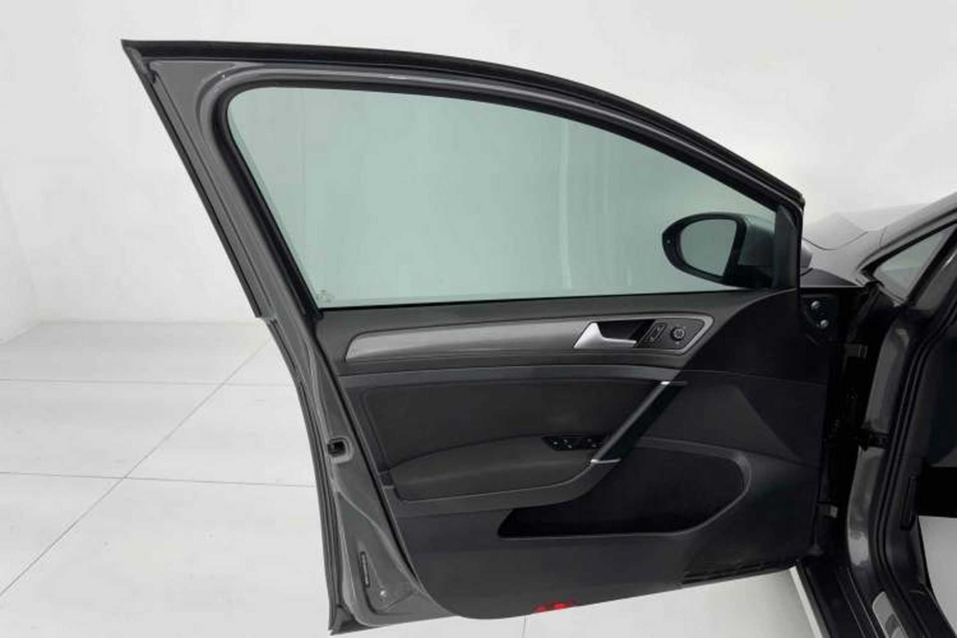 Used Volkswagen Golf 2019 1.8TSI Travel Edition Interior 8
