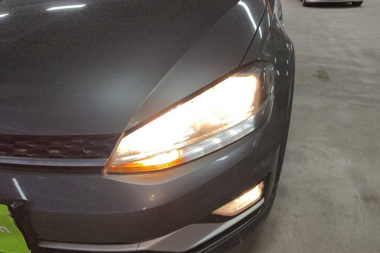 Used Volkswagen Golf 2019 1.8TSI Travel Edition Left Front Headlight