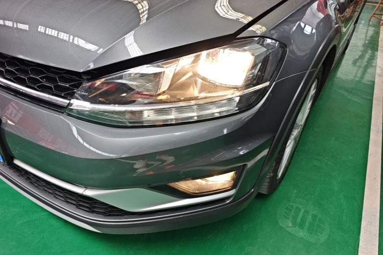 Used Volkswagen Golf 2019 1.8TSI Travel Edition Left Front Headlight
