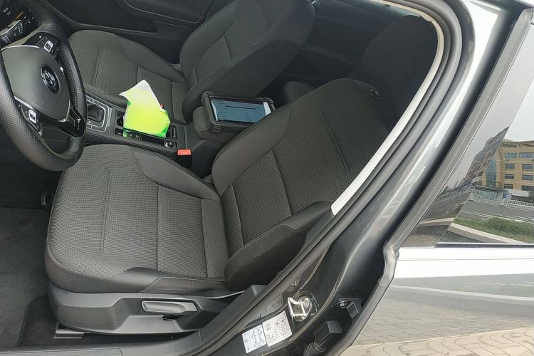 Used Volkswagen Golf 2019 1.8TSI Travel Edition Left Front Seat