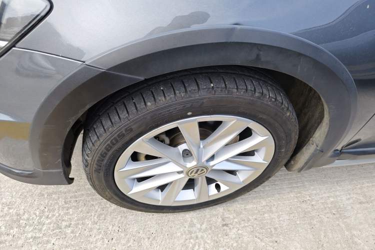 Used Volkswagen Golf 2019 1.8TSI Travel Edition Left Front Wheel Hub