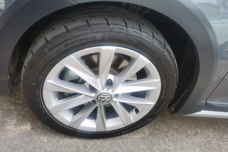 Used Volkswagen Golf 2019 1.8TSI Travel Edition Left Front Wheel Hub