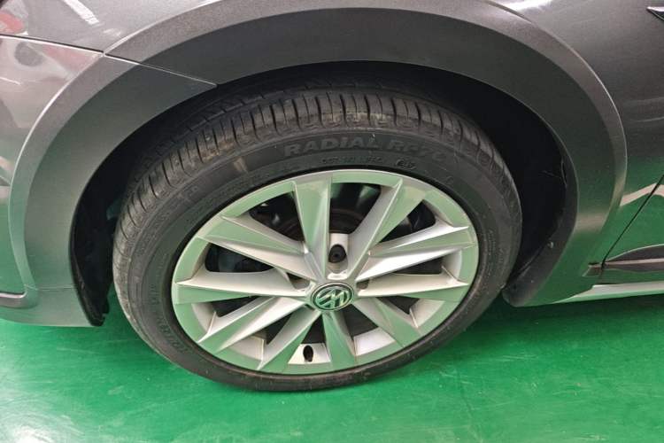 Used Volkswagen Golf 2019 1.8TSI Travel Edition Left Front Wheel Hub