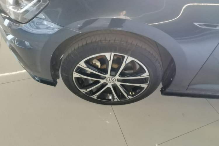 Used Volkswagen Golf 2019 280TSI DSG R-Line Model China V Standard Left Front Wheel Hub