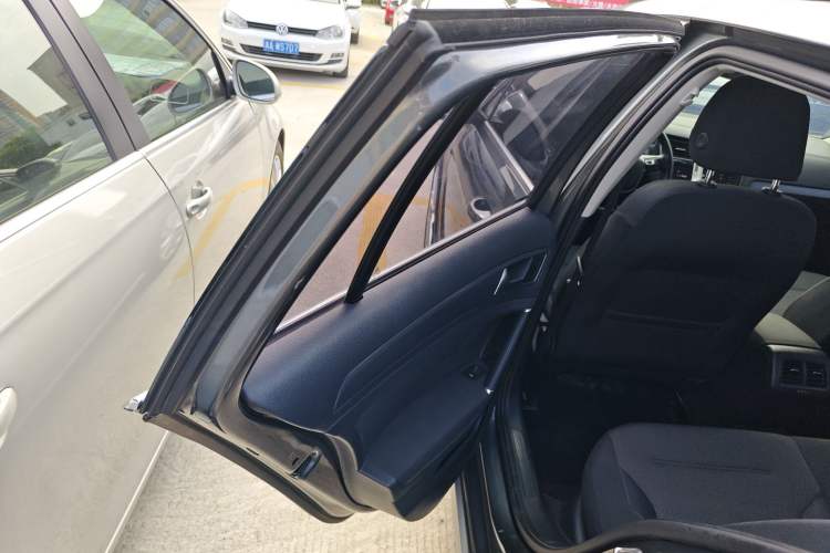 Used Volkswagen Golf 2019 1.8TSI Travel Edition Left Rear Door Interior