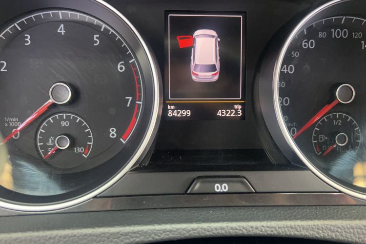 Used Volkswagen Golf 2019 1.8TSI Travel Edition Odometer Close Up