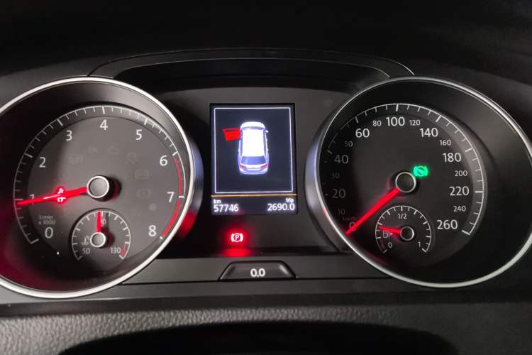 Used Volkswagen Golf 2019 1.8TSI Travel Edition Odometer Close Up