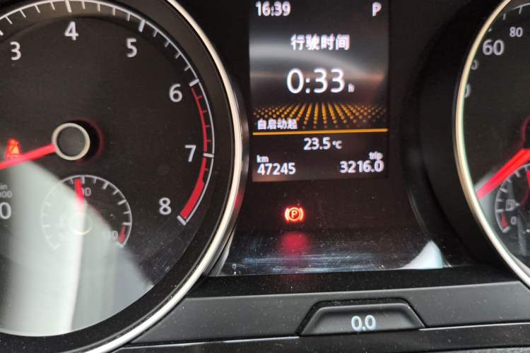 Used Volkswagen Golf 2019 1.8TSI Travel Edition Odometer Close Up
