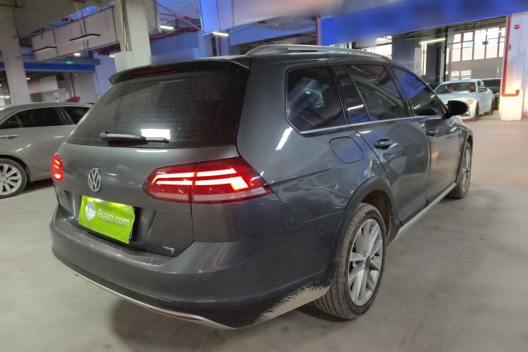 Used Volkswagen Golf 2019 1.8TSI Travel Edition Rear Right 45 Deg