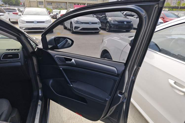 Used Volkswagen Golf 2019 1.8TSI Travel Edition Right Front Door Interior