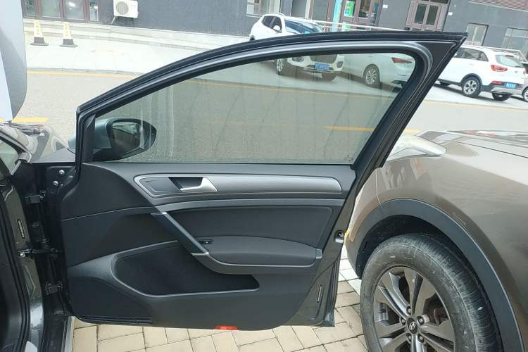 Used Volkswagen Golf 2019 1.8TSI Travel Edition Right Front Door Interior