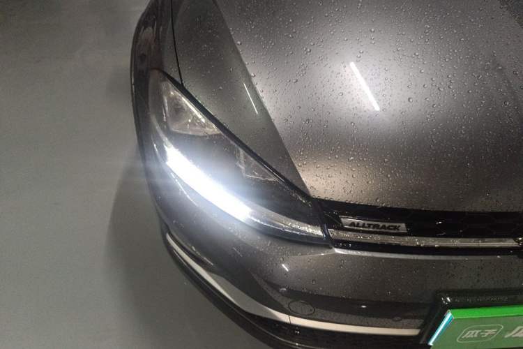 Used Volkswagen Golf 2019 1.8TSI Travel Edition Right Front Headlight