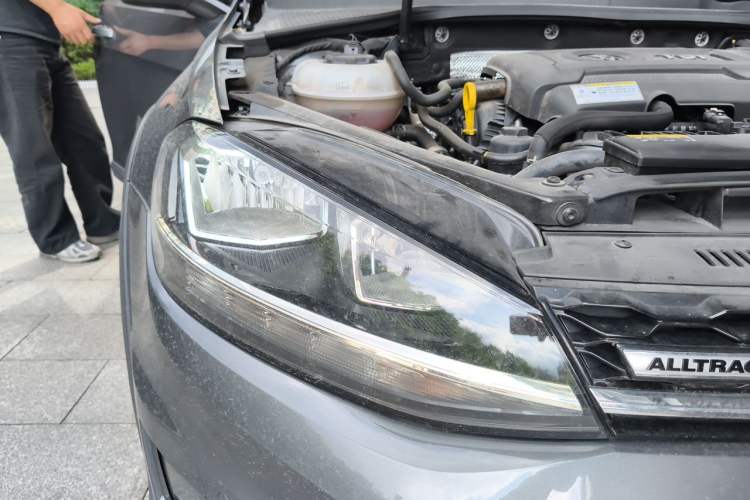 Used Volkswagen Golf 2019 1.8TSI Travel Edition Right Front Headlight