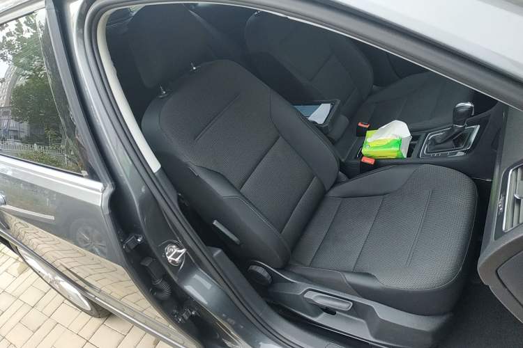 Used Volkswagen Golf 2019 1.8TSI Travel Edition Right Front Seat