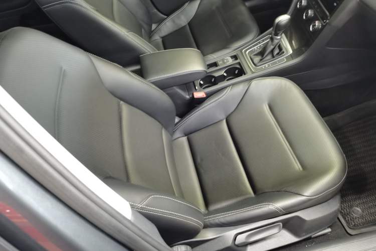 Used Volkswagen Golf 2019 1.8TSI Travel Edition Right Front Seat