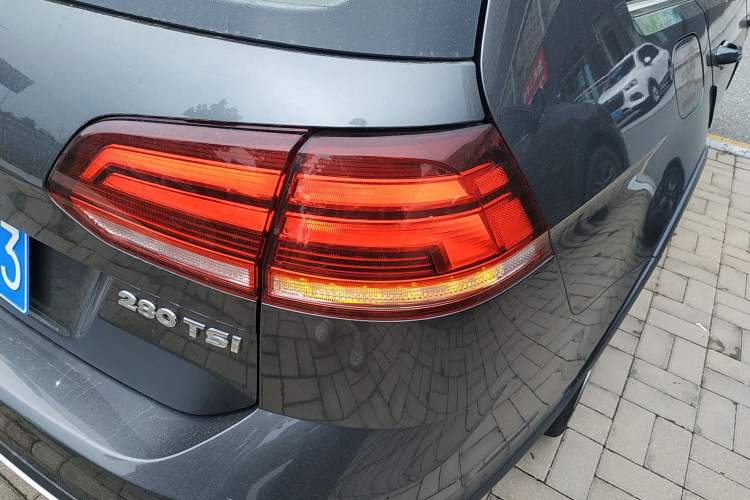 Used Volkswagen Golf 2019 1.8TSI Travel Edition Right Rear Taillight