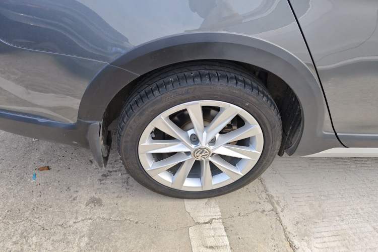 Used Volkswagen Golf 2019 1.8TSI Travel Edition Right Rear Wheel Hub