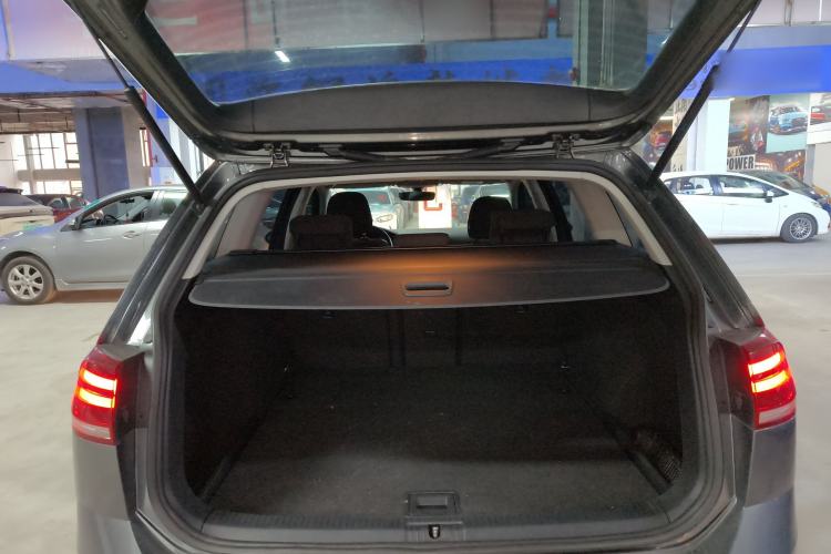 Used Volkswagen Golf 2019 1.8TSI Travel Edition Trunk