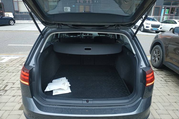Used Volkswagen Golf 2019 1.8TSI Travel Edition Trunk