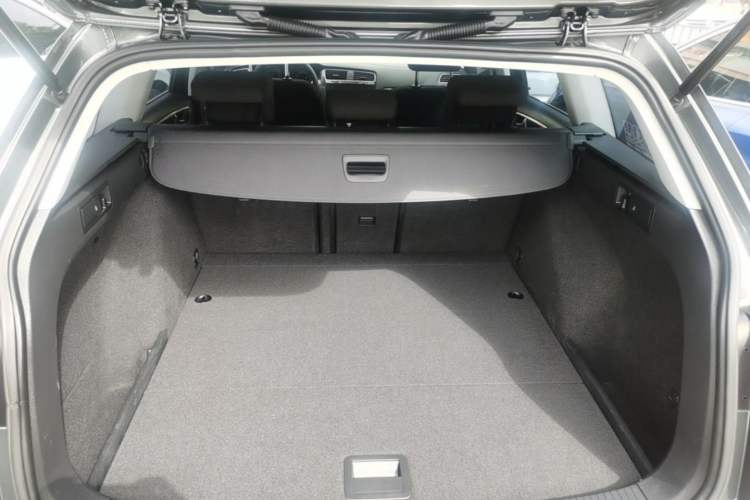 Used Volkswagen Golf 2019 1.8TSI Travel Edition Trunk