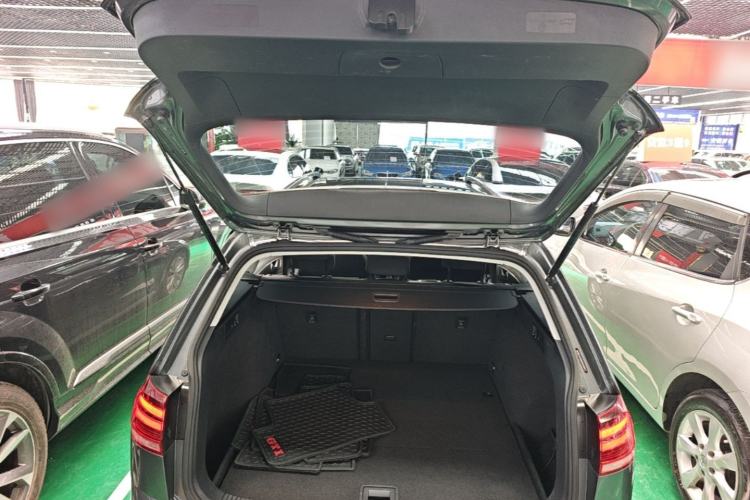 Used Volkswagen Golf 2019 1.8TSI Travel Edition Trunk