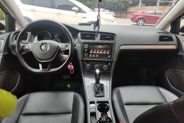 Used Volkswagen Golf 2019 200TSI DSG Comfort & Ambition Edition China VI Standard Center Console