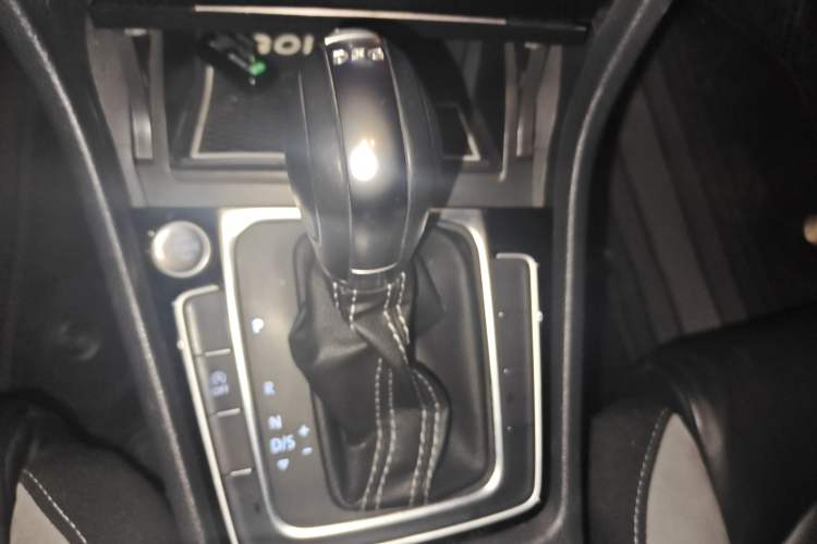 Used Volkswagen Golf 2019 280TSI DSG R-Line Model China V Standard Gear Lever