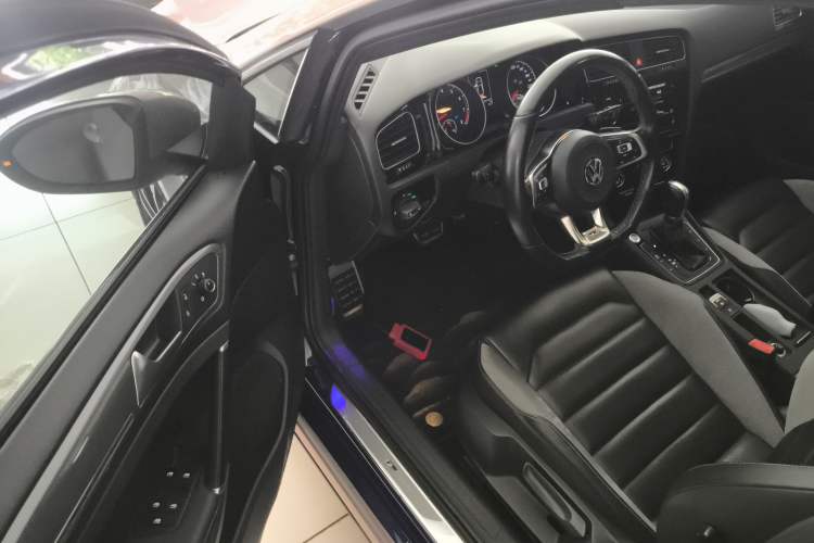 Used Volkswagen Golf 2019 280TSI DSG R-Line Model China V Standard Driver Seat