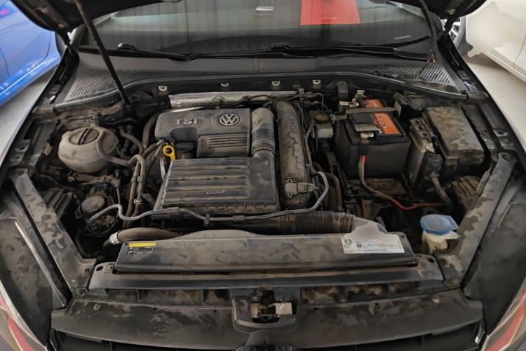 Used Volkswagen Golf 2019 280TSI DSG R-Line China VI Standard Engine Bay