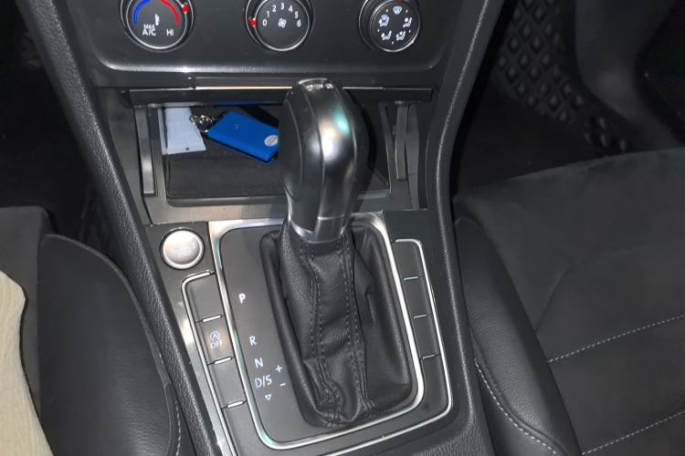 Used Volkswagen Golf 2019 280TSI DSG Luxury Version China VI Standard Gear Lever