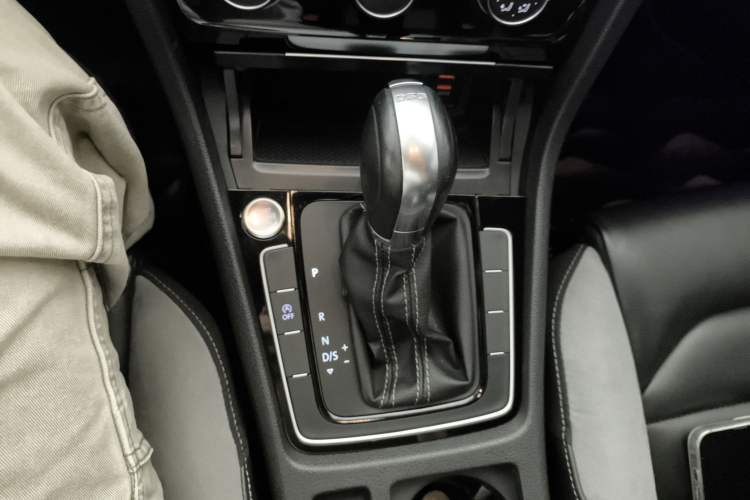 Used Volkswagen Golf 2019 280TSI DSG R-Line Model China V Standard Gear Lever