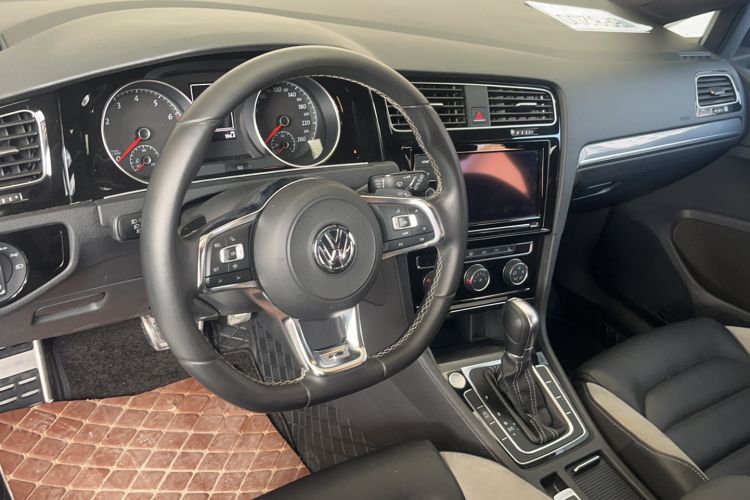 Used Volkswagen Golf 2019 280TSI DSG R-Line China VI Standard Interior 3