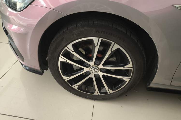 Used Volkswagen Golf 2019 280TSI DSG R-Line Model China V Standard Left Front Wheel Hub