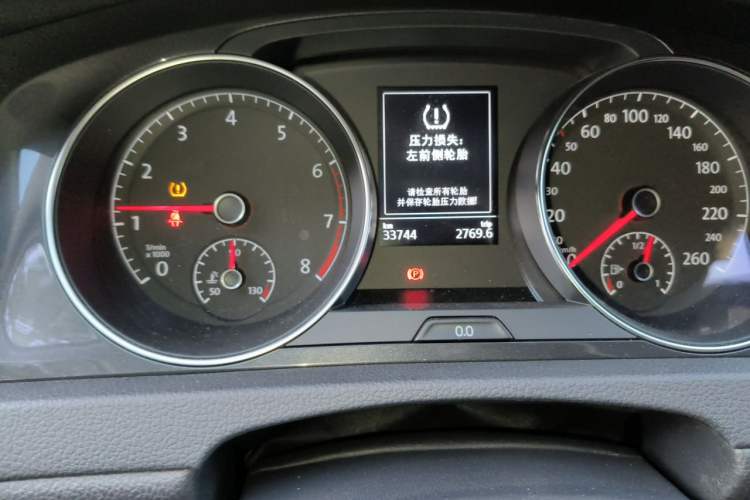 Used Volkswagen Golf 2019 280TSI DSG Comfort Version China VI Standard Odometer Close Up