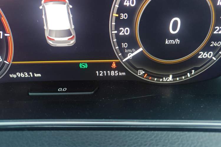 Used Volkswagen Golf 2019 280TSI DSG R-Line China VI Standard Odometer Close Up