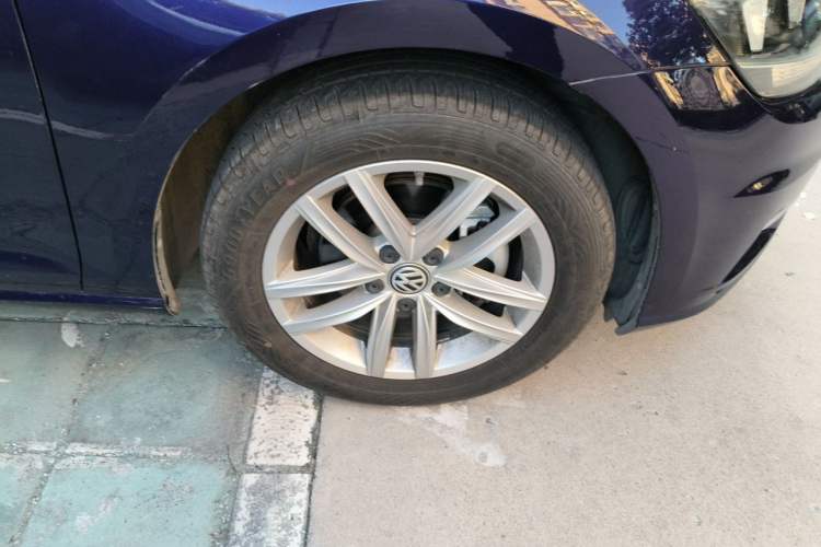 Used Volkswagen Golf 2019 280TSI DSG Comfort Version China VI Standard Right Front Wheel Hub