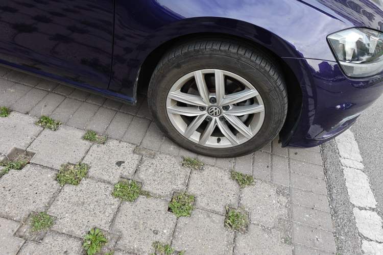 Used Volkswagen Golf 2019 280TSI DSG Comfort Version China V Standard Right Front Wheel Hub