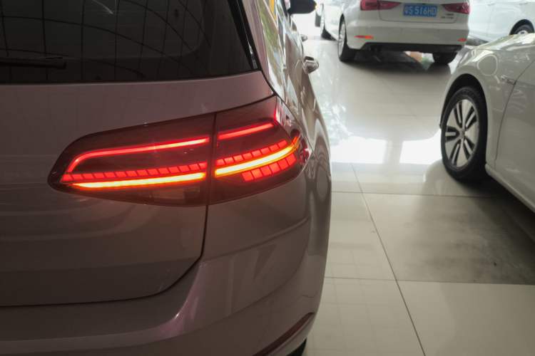 Used Volkswagen Golf 2019 280TSI DSG R-Line Model China V Standard Right Rear Taillight
