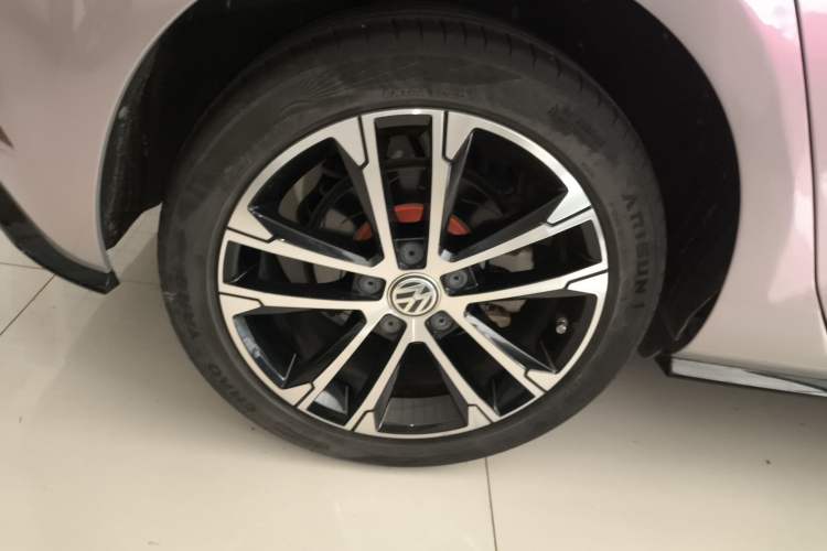 Used Volkswagen Golf 2019 280TSI DSG R-Line Model China V Standard Right Rear Wheel Hub