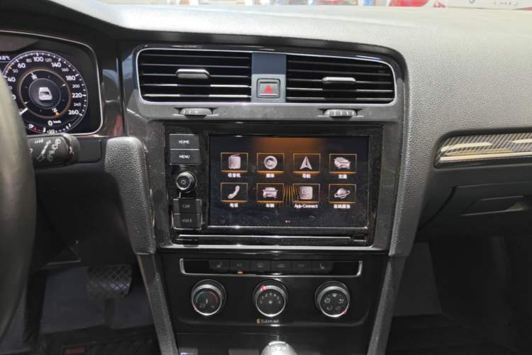 Used Volkswagen Golf 2019 280TSI DSG Luxury Version China VI Standard Audio And AC Panel