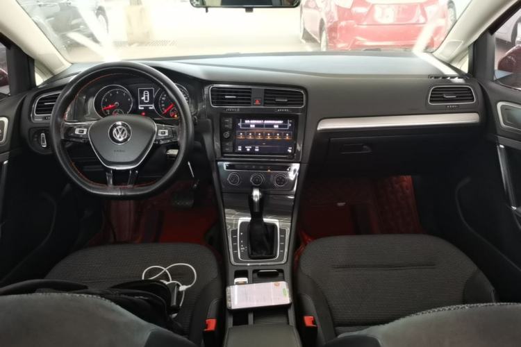 Used Volkswagen Golf 2019 1.6L Automatic Comfort Model China V Standard Center Console