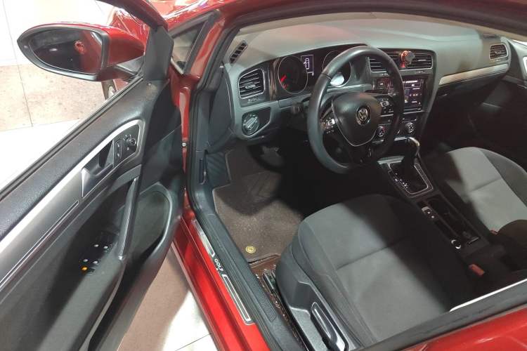 Used Volkswagen Golf 2019 200TSI DSG Comfort & Ambition Edition China VI Standard Driver Seat