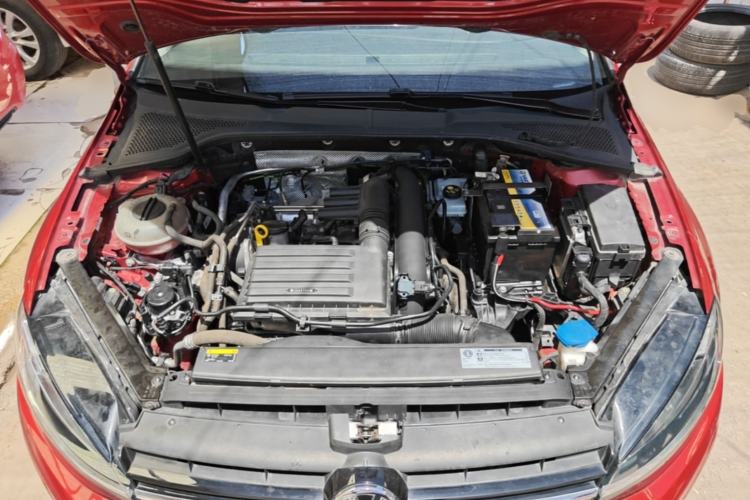 Used Volkswagen Golf 2019 280TSI DSG Luxury Version China VI Standard Engine Bay