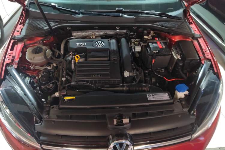 Used Volkswagen Golf 2019 200TSI DSG Comfort & Ambition Edition China VI Standard Engine Bay