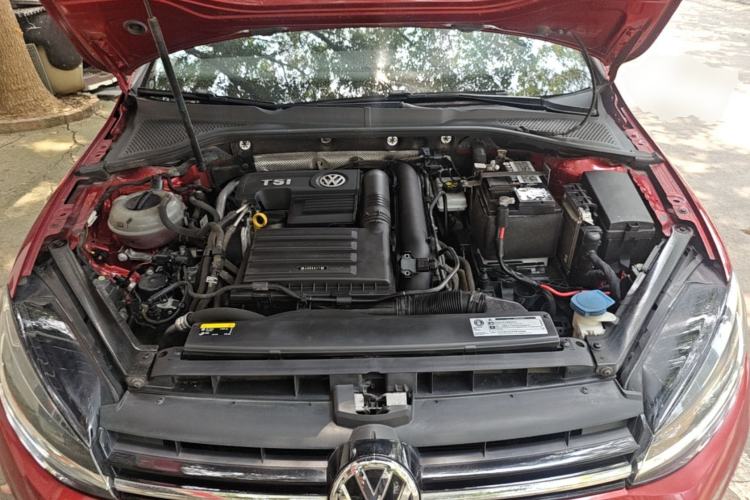 Used Volkswagen Golf 2019 280TSI DSG Luxury Version China VI Standard Engine Bay